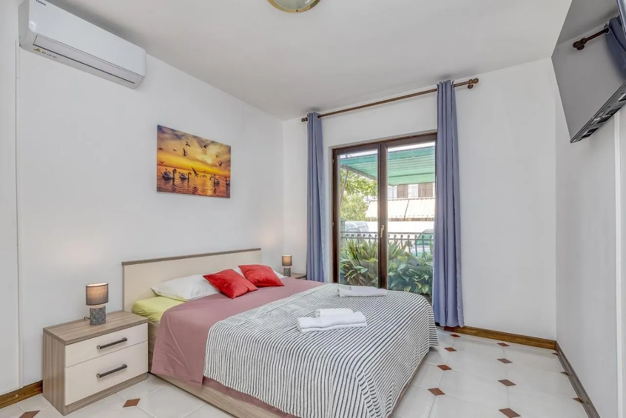 Wellness Apartment Porec 0*,